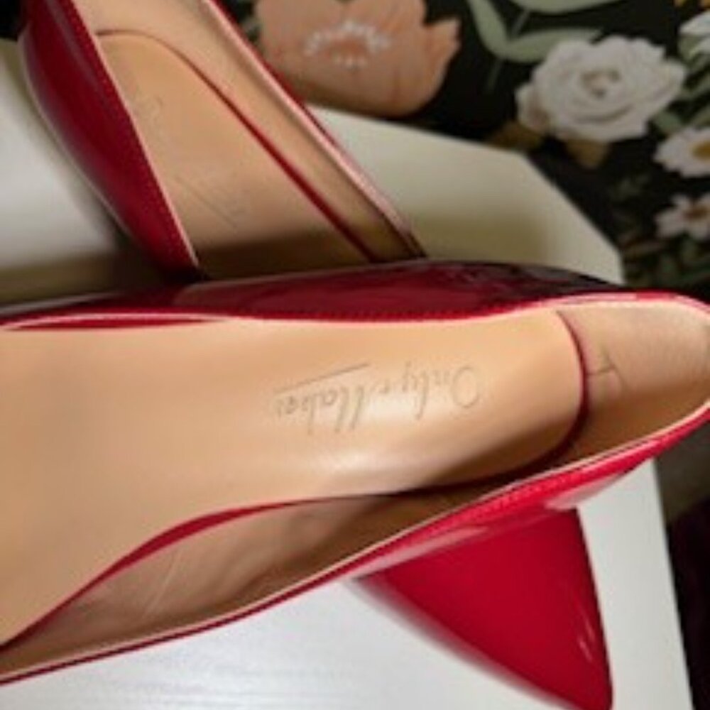 Classic Red Pointed-Toe Women's Flats - Picture 4 of 5